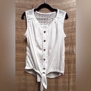 New York Laundry White Lace Tie-Front Sleeveless Blouse. Used